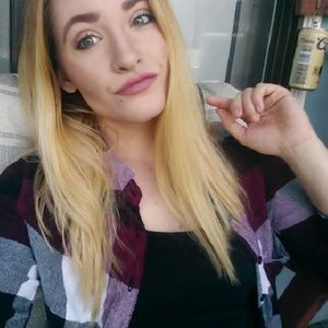 Meet your Posher, Dee