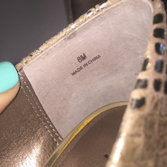 Super Cute Gold Heels - Picture 4 of 4