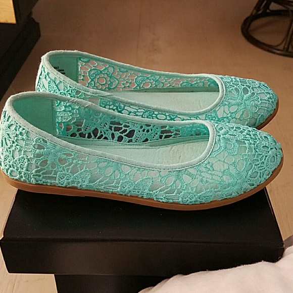*MIX NO. 6 MINT LACE FLATS*