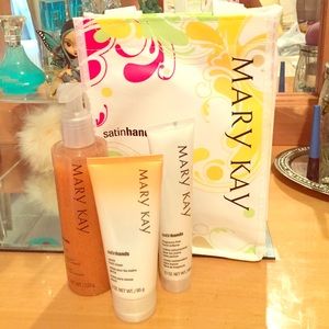 Satin Hands 3 piece set by Mary Kay
