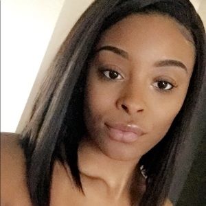 Meet your Posher, Akaila