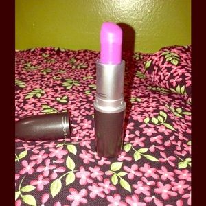 Mac (men love mistery)