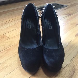 Deena & Ozzy Black wedges