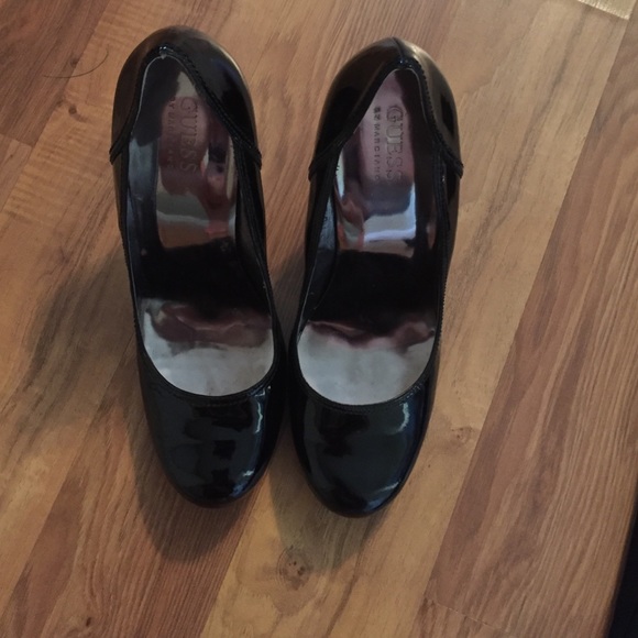 •GUESS• - Picture 2 of 4