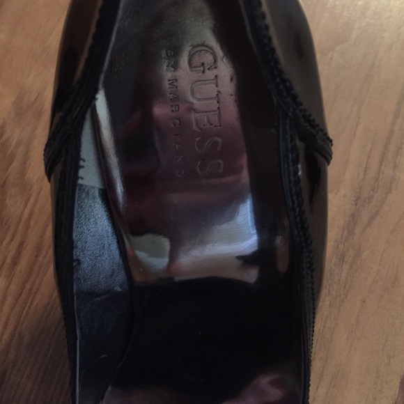 •GUESS• - Picture 4 of 4