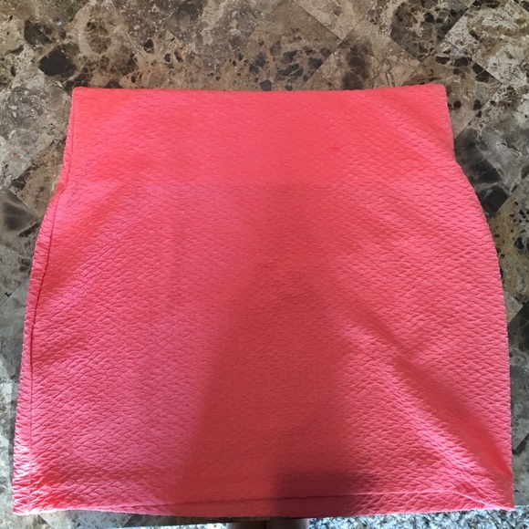 BCBG high waisted skirt. Color:Peach