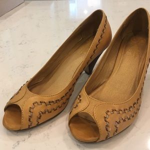 Seychelles yellow peeptoe heels 7.5