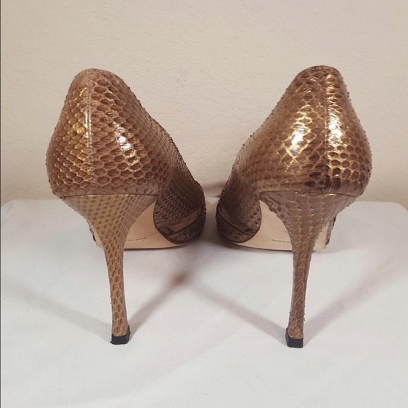 Manolo Blahnik AUTHENTIC Gold Snakeskin Pumps! - Picture 5 of 8
