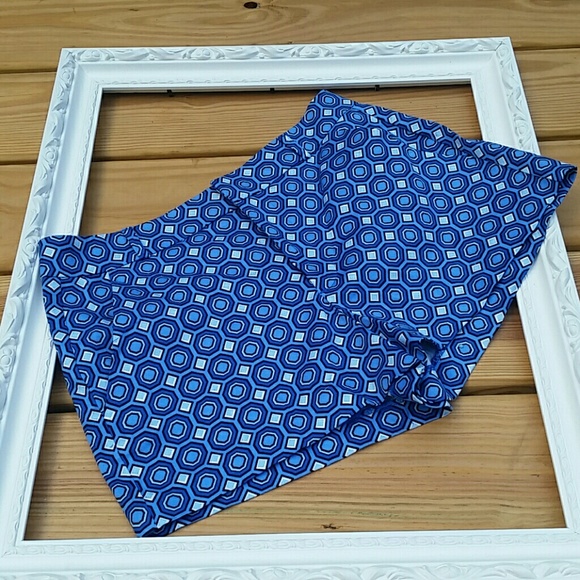 Forever 21 Blue Mosaic Pattern Shorts - Picture 1 of 4