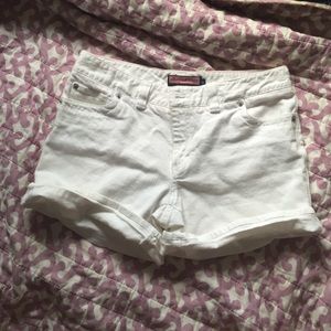 White Vineyard Vines jean shorts
