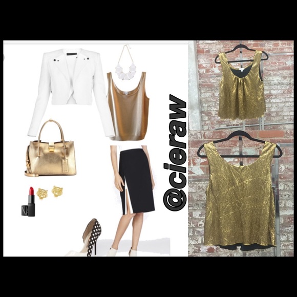 🎉NEW ITEM ALERT🎉 GOLD CHARMING TOP