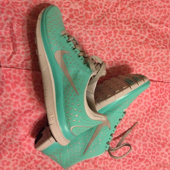 Tropical Twist Nike Free 3.0; size 6.5 (NWOT)