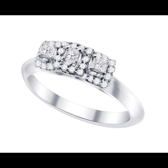 10k White Gold Diamond Engagement Ring