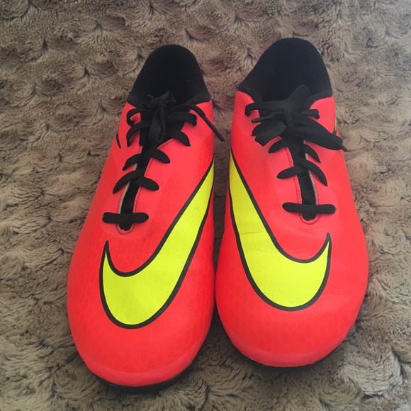 Nike hyper venom soccer shoes