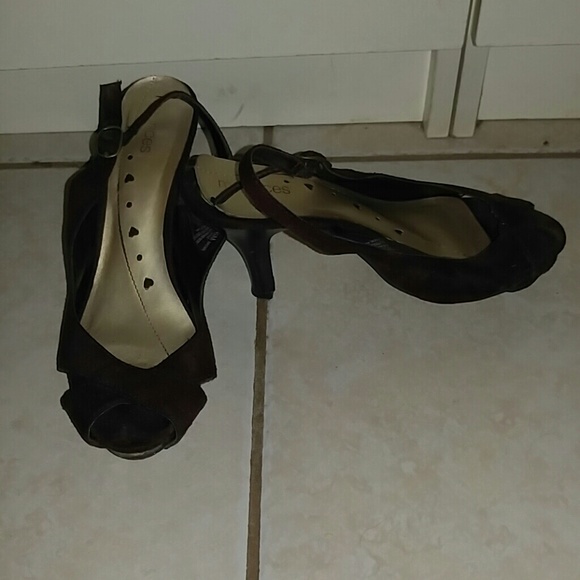 Brown peep toe heels