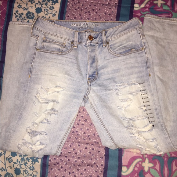 NWOT American Eagle Destroyed "Tomgirl" Jeans