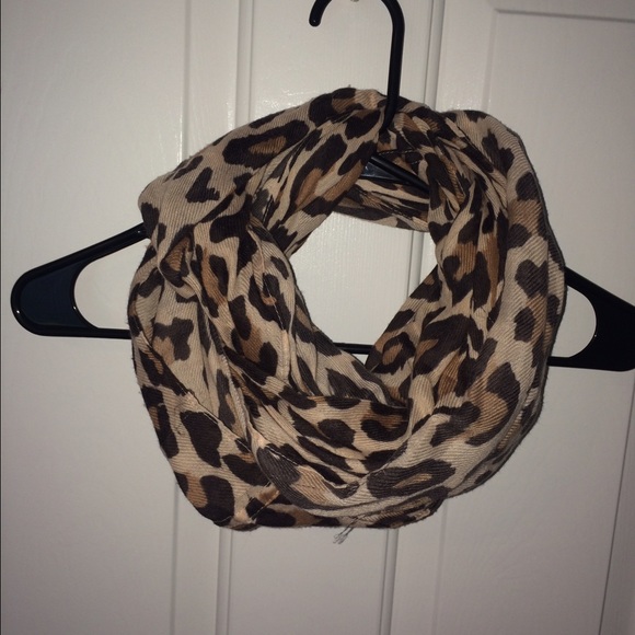 Leopard infinity scarf
