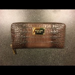 Michael Kors Zip Wallet