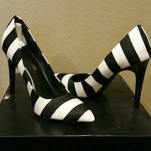 Cosmopolitan black and white heels
