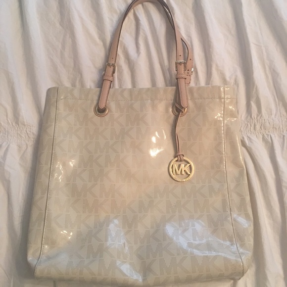 Michael Kors Handbags - Michael Kors Shoulder Bag