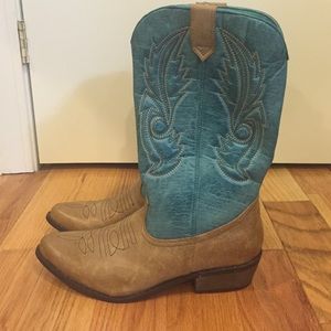 Never been worn tan and turquoise cowboy boots!