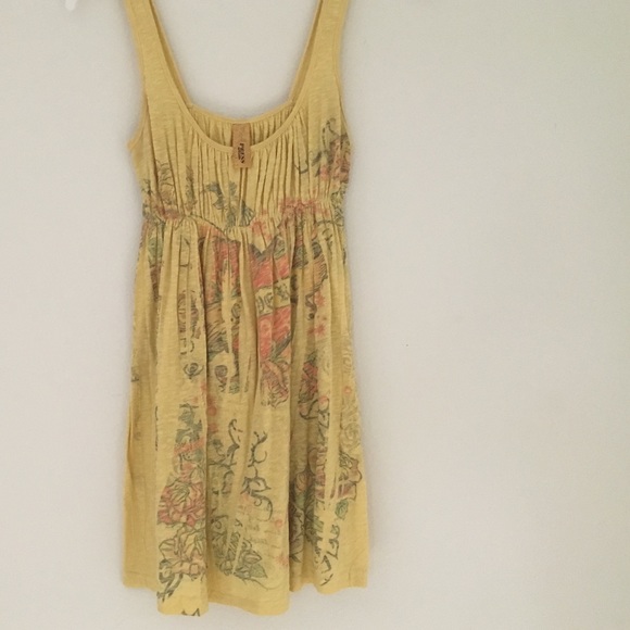 Comfortable yellow dress perfect for summer