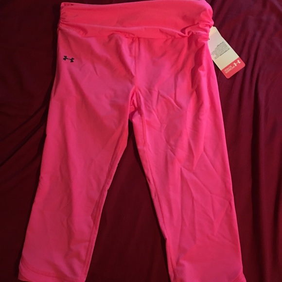 BNWT Under Armour knee length workout capris