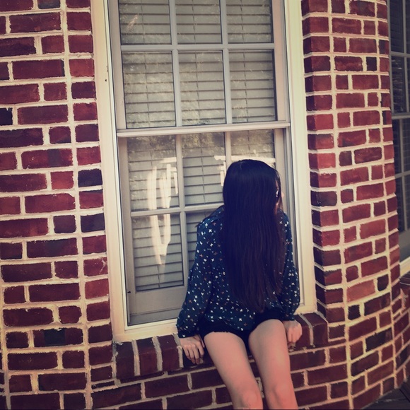 Casual blue shirt with a "bird" design.