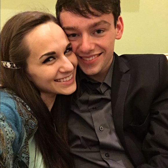 Meet your Posher, Hannah - Picture 1 of 4