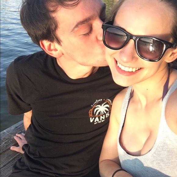 Meet your Posher, Hannah - Picture 2 of 4