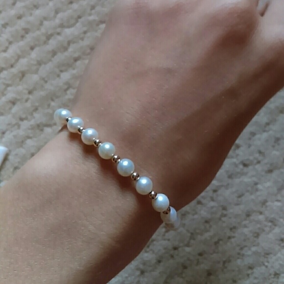 Pearl and gold ball bracelet