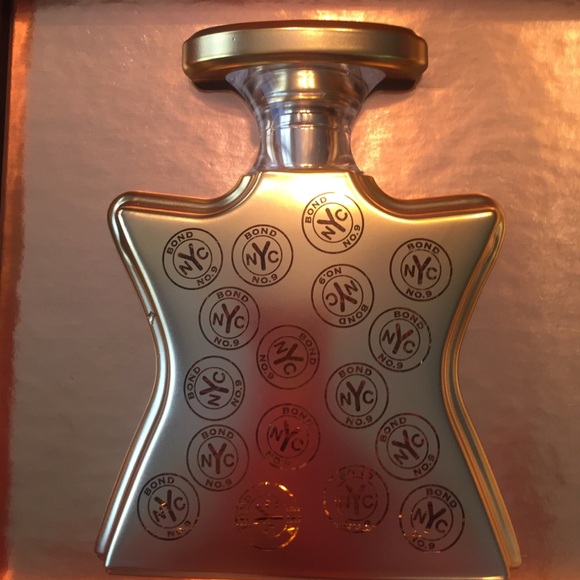 Bond no 9 signature scent