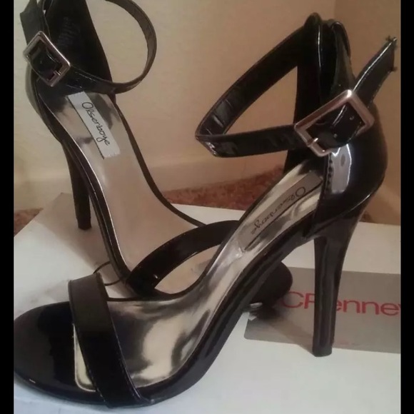 Strapped heels black