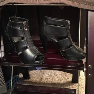 Black zip  cage peep toe