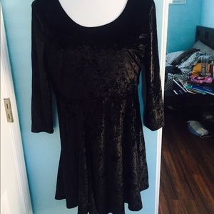 🎉 Black Velvet Quarter Sleeve Dress 🎉
