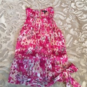 Pretty fuchsia patterned sleeveless blouse