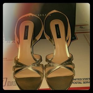 Ann Taylor Helene light gold sandals size 10 M