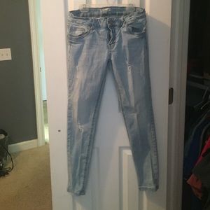 Forever 21 light wash skinny jeans