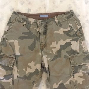 Camouflage capris