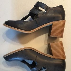 Mia Gray Blocked Heeled Shoes