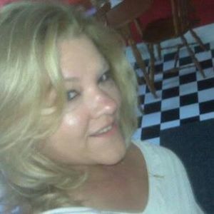 Meet your Posher, Lorarae