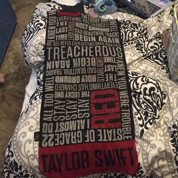 Taylor Swift scarf