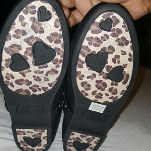 Girl's size 6 boots