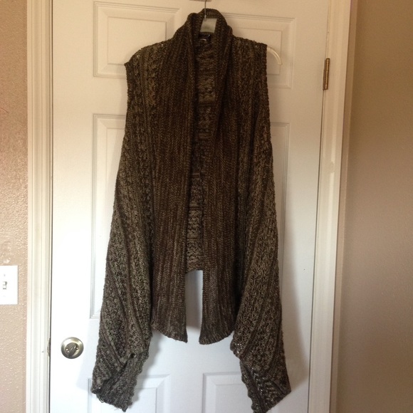 KNITTED SWEATER