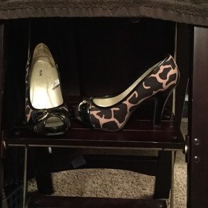 Brown w/ blk patent leather accents- animal print
