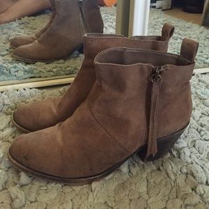 Tan / Brown ankle booties