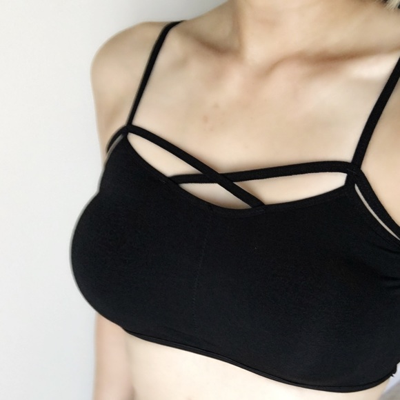 Stylish Crossover padded bralette top - Picture 4 of 4
