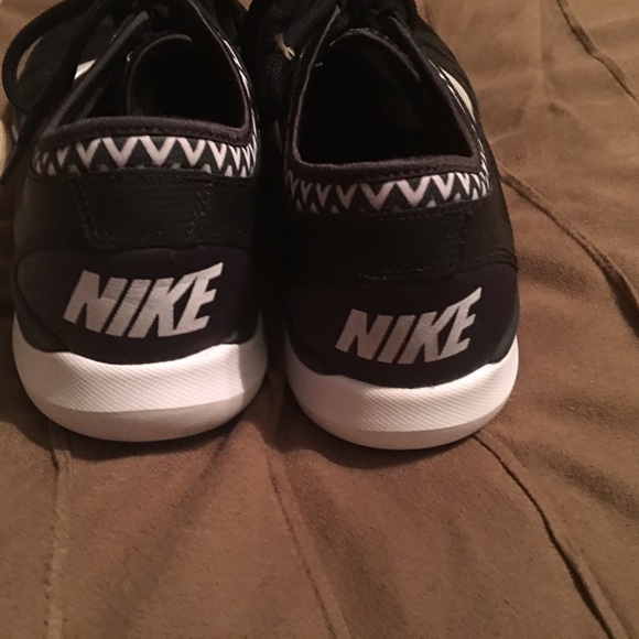 Nike shoes with Aztec accent! - Picture 2 of 4