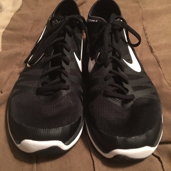 Nike shoes with Aztec accent! - Picture 4 of 4