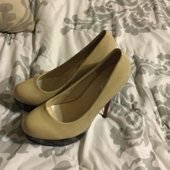 Pumps - Picture 2 of 4